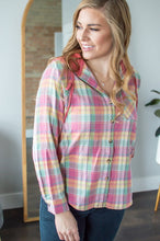 Load image into Gallery viewer, Model showing sleeve detailing on hooded flannel shirt.
